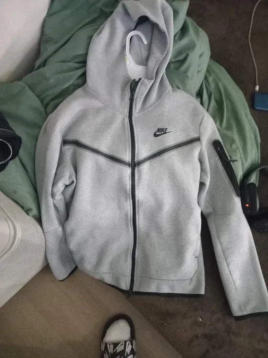 Small nike tech hoodie