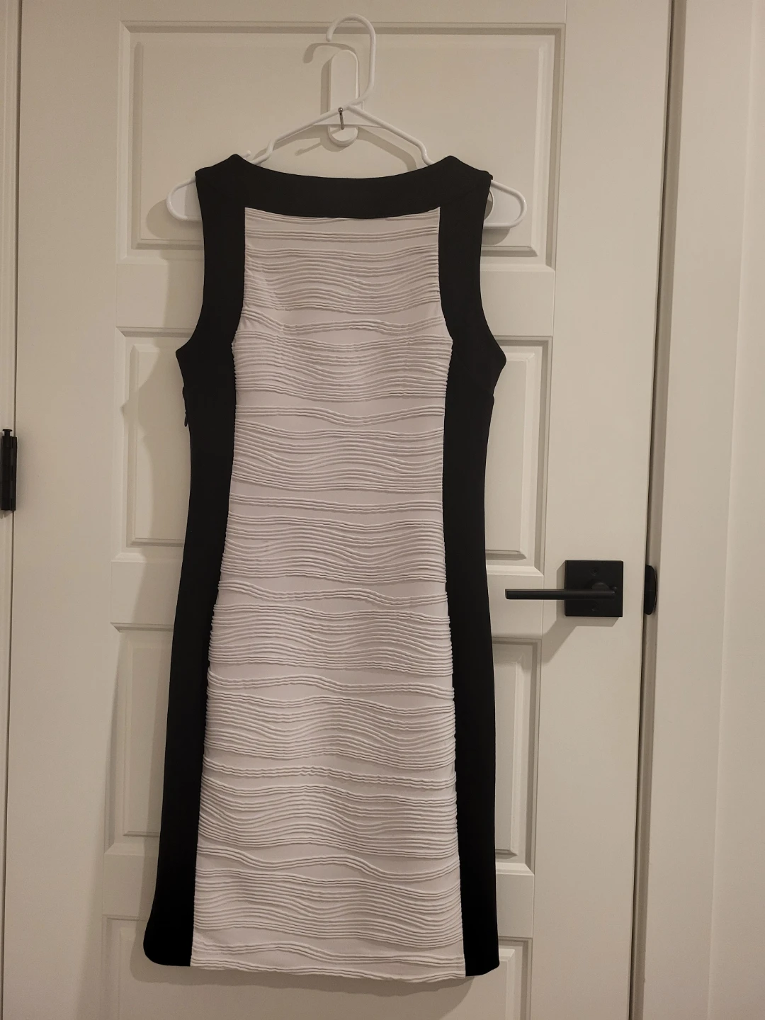 Calvin Klein Black & White Dress - size 6 - photo 2