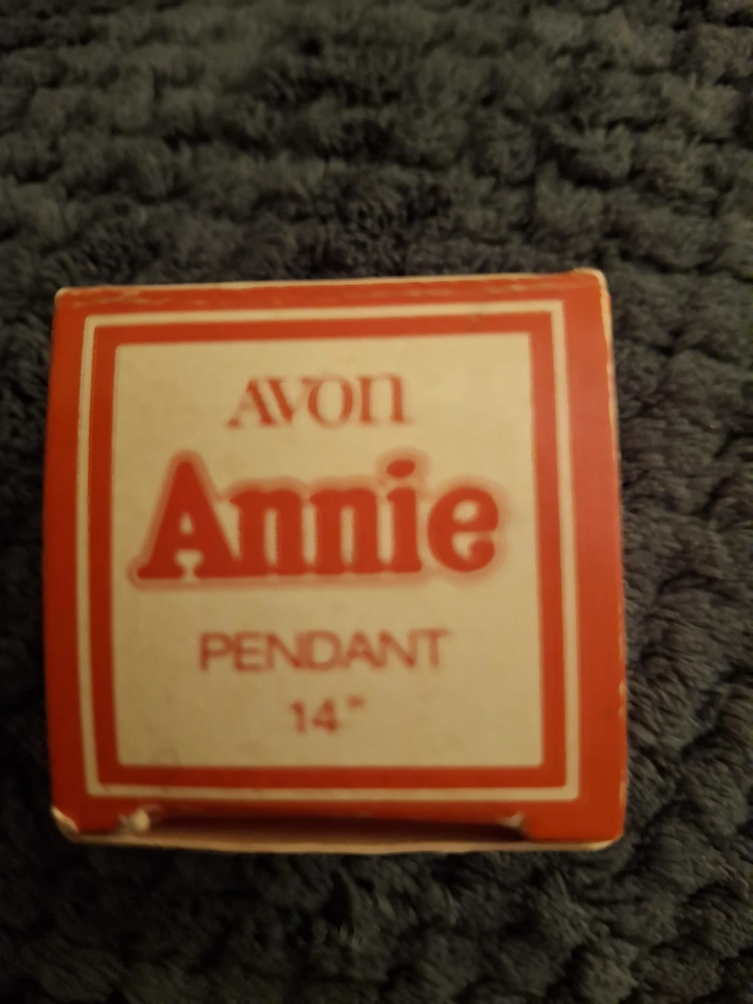 Avon Annie Pendant Necklace - Gold