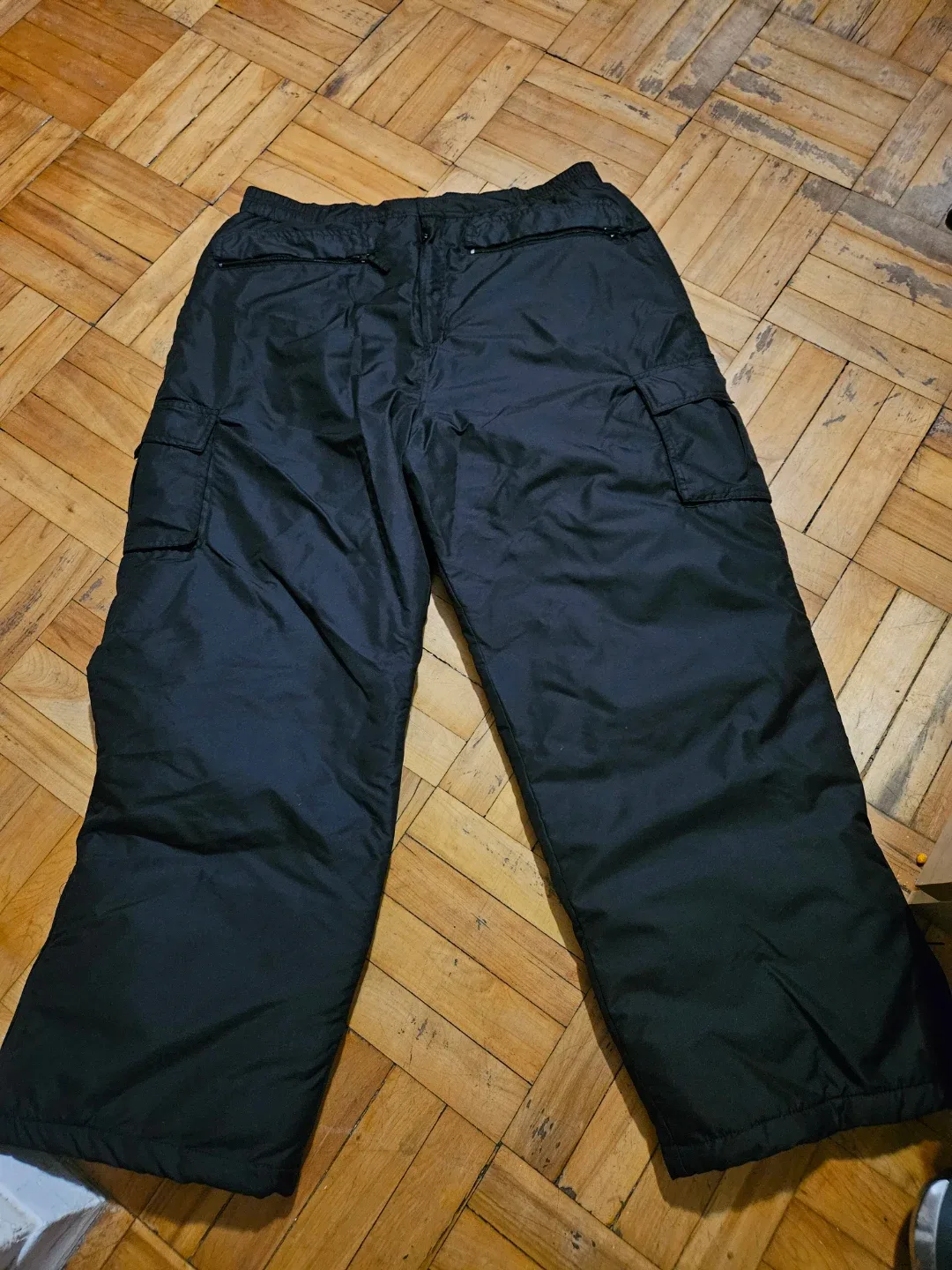 LN)Essentials Hoodie - Size Small image indicator(2)