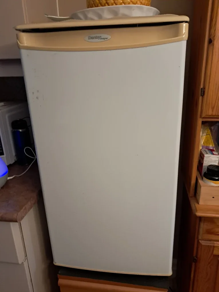 Danby Designer Compact Refrigerator image indicator(2)