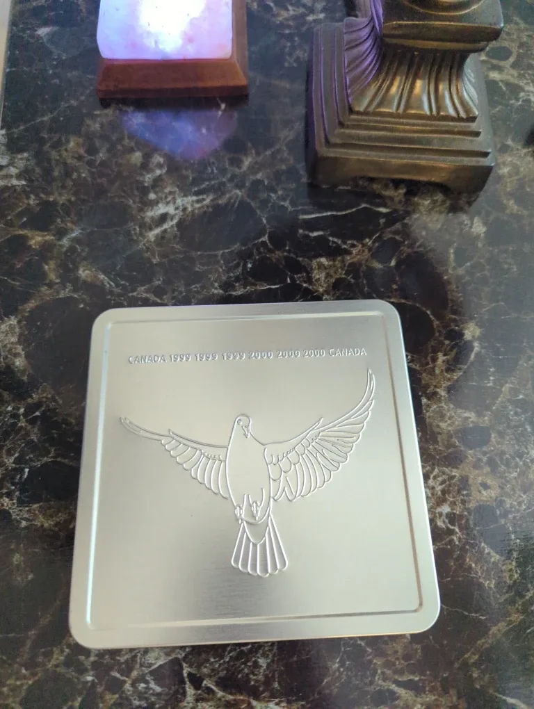 #Cleanout: Canada 2000 Millennium Keepsake