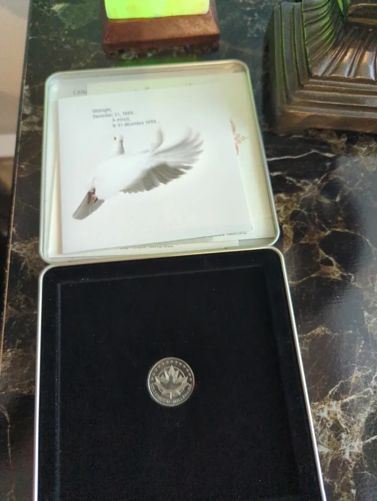 #Cleanout: Canada 2000 Millennium Keepsake image indicator(5)