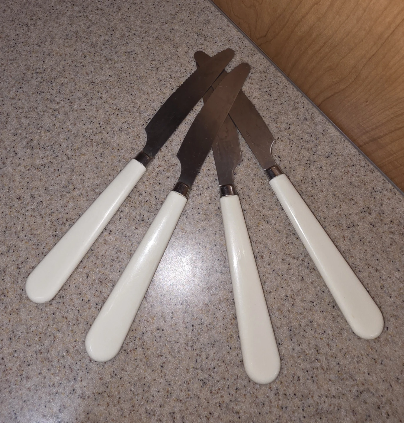 4 Vintage/Retro Gibson-China Butter Knives set