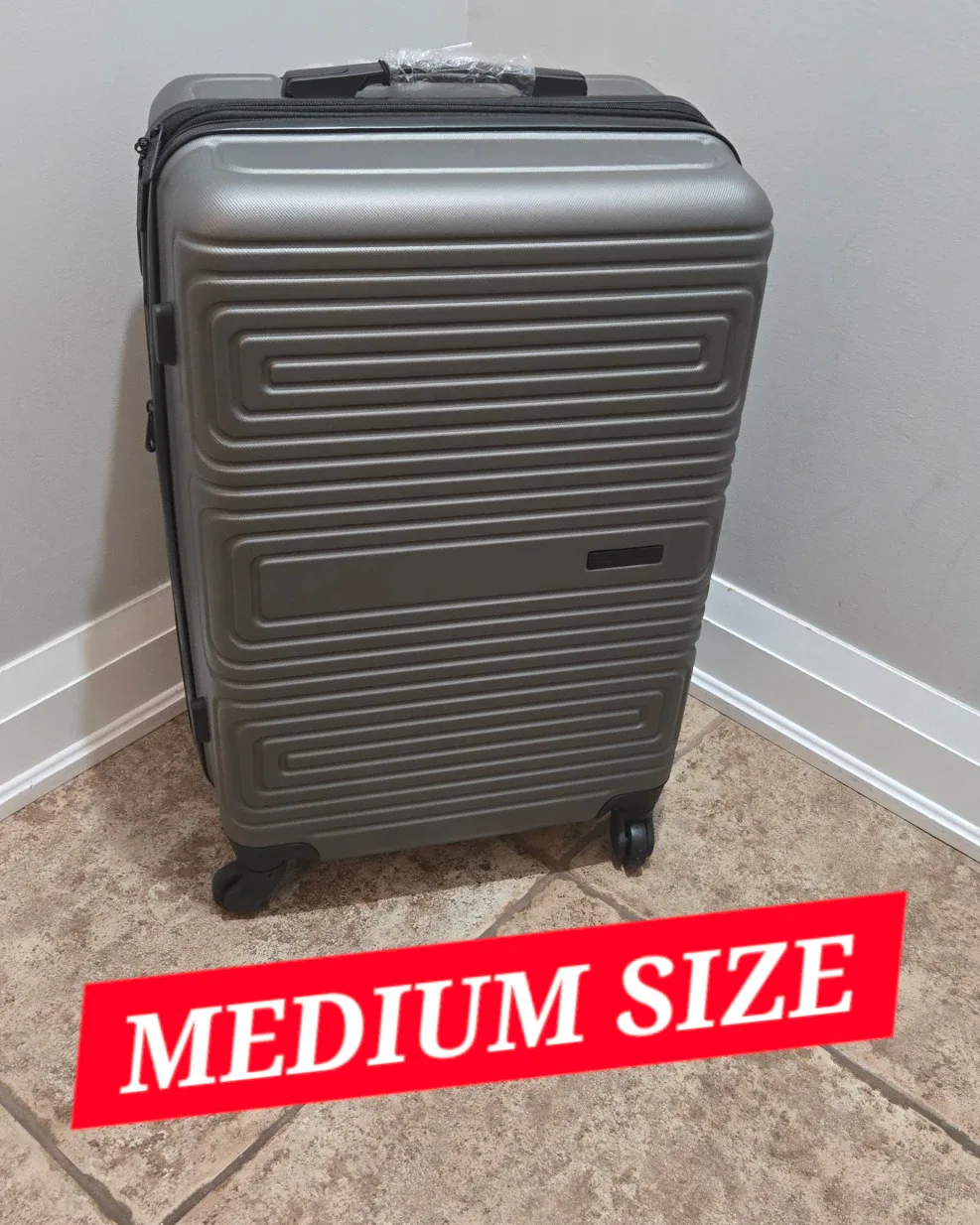 - Medium, Grey luggage