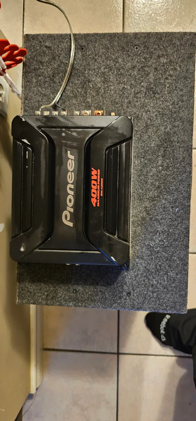 Pioneer DEH-S1100UB Car Stereo & Subwoofer