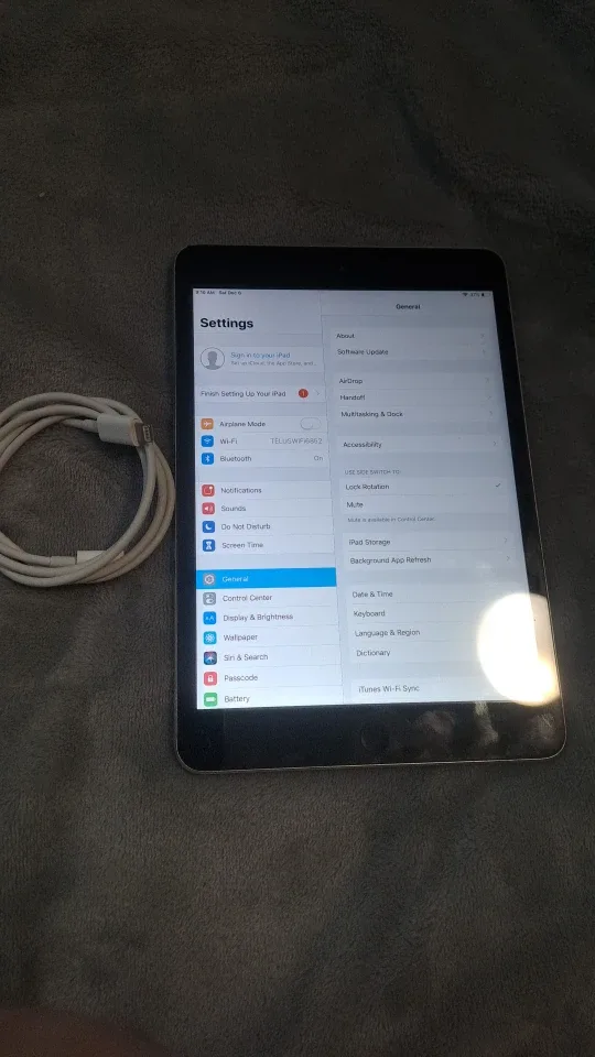 Ipad Mini 2 Fully working with charging cable image indicator(2)