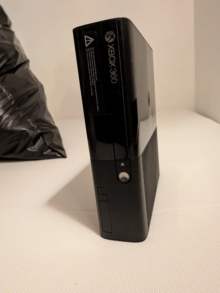 Xbox 360 with 2 Controllers