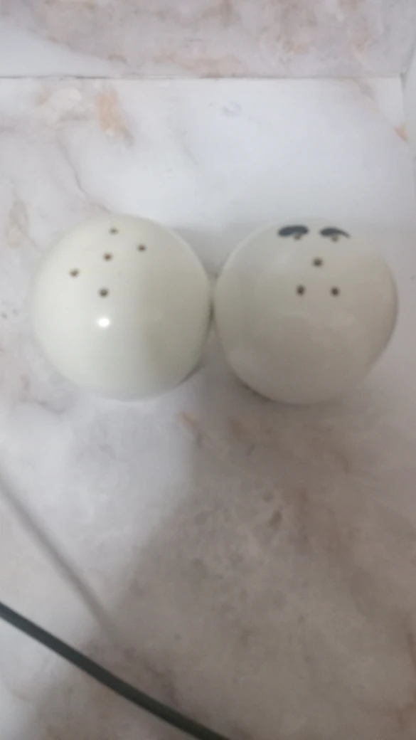Cute Salt & Pepper Shaker Set
