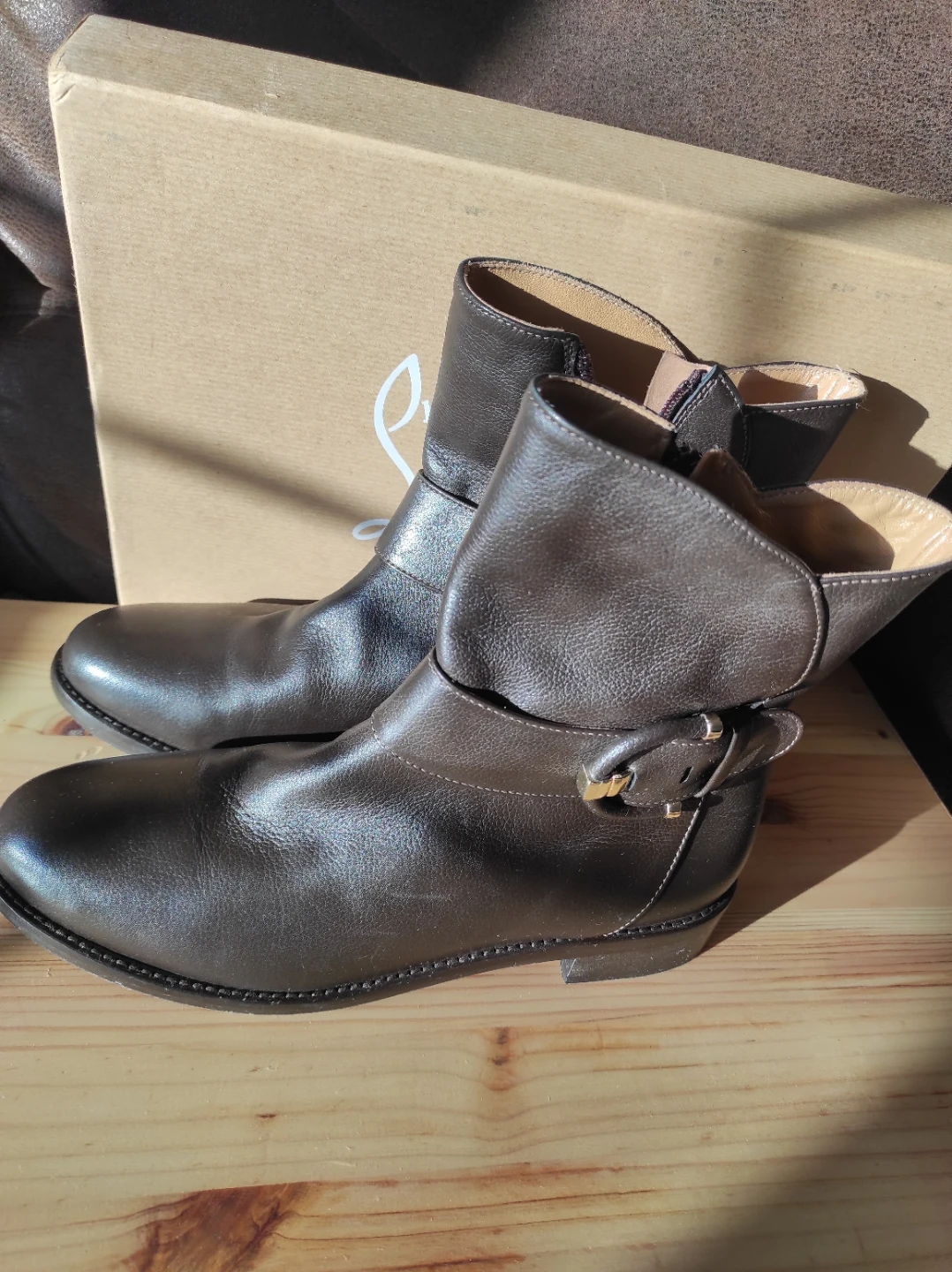 Stylish Brown Leather Ankle Boots with Buckle - photo 2