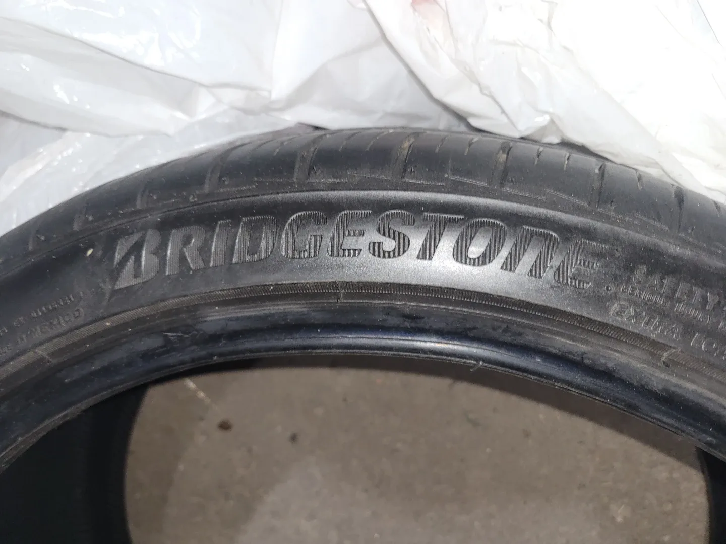 Bridgestone Tire 255/35R19 96W