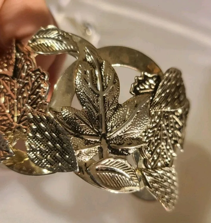 ViNTAGE Silvertone open cuff bracelet