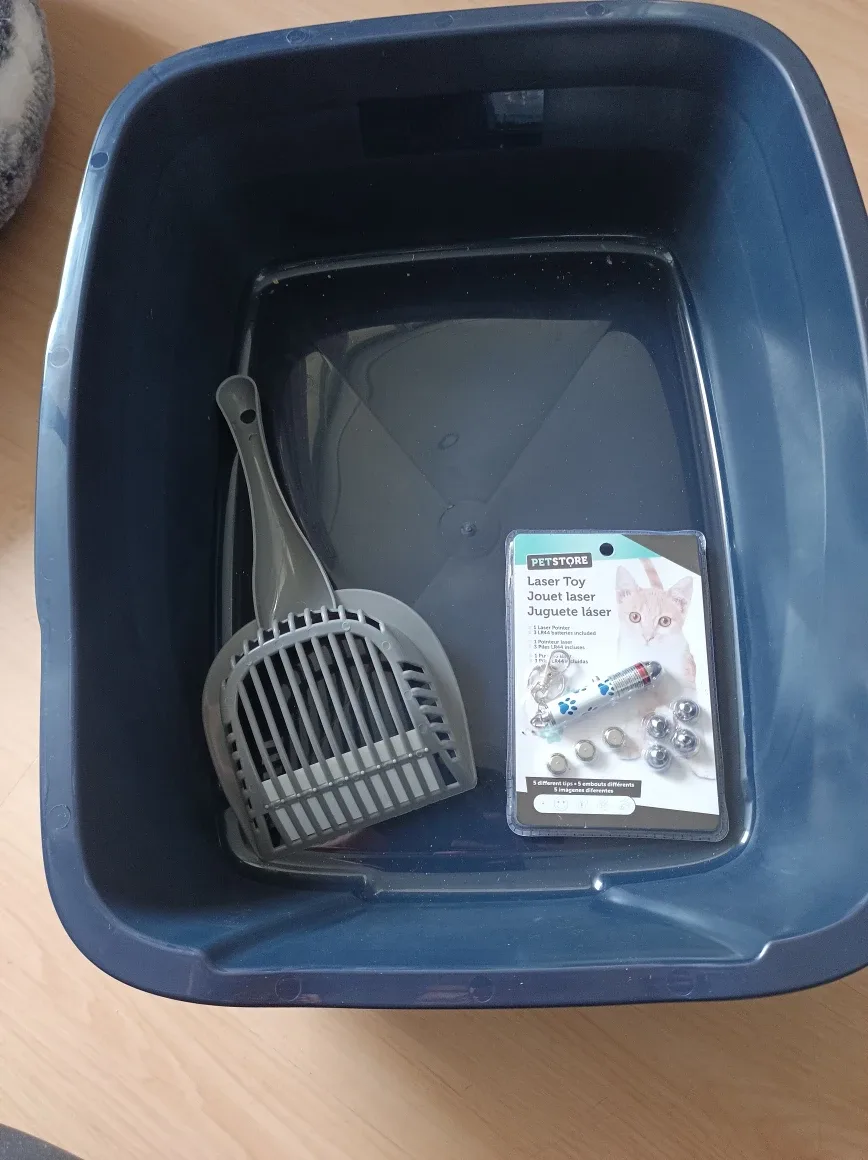 Petstore Laser Toy & Vibrant Life Cat Litter Pan