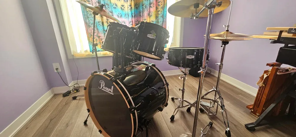 8- Piece Pearl Drum Kit! - Excellent Condition! image indicator(5)