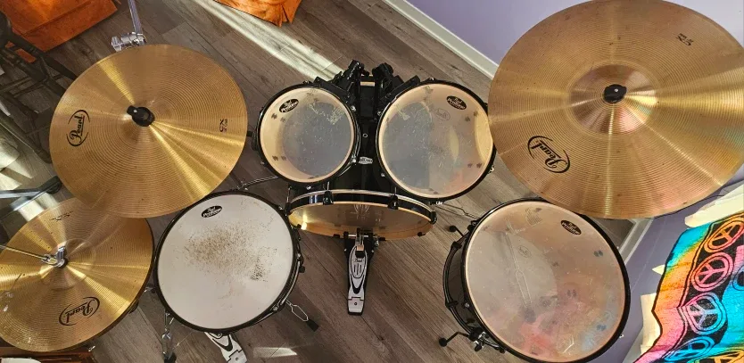 8- Piece Pearl Drum Kit! - Excellent Condition! image indicator(6)