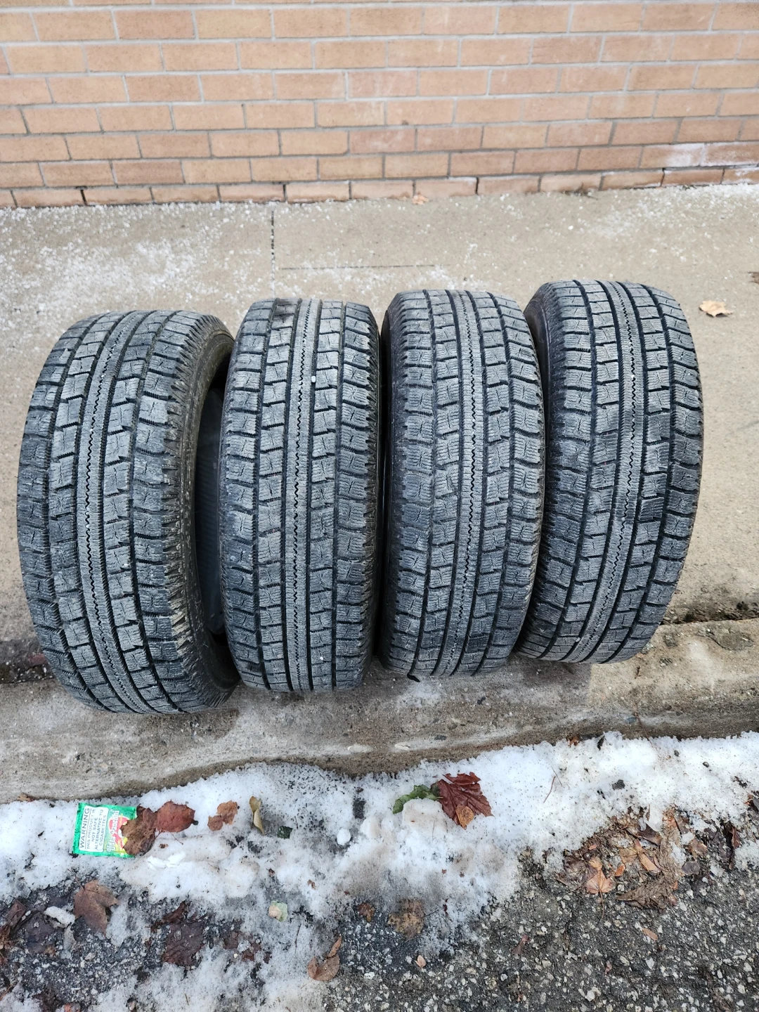Set of 4 Nitto Winter Tires - 205/60R16 - photo 2