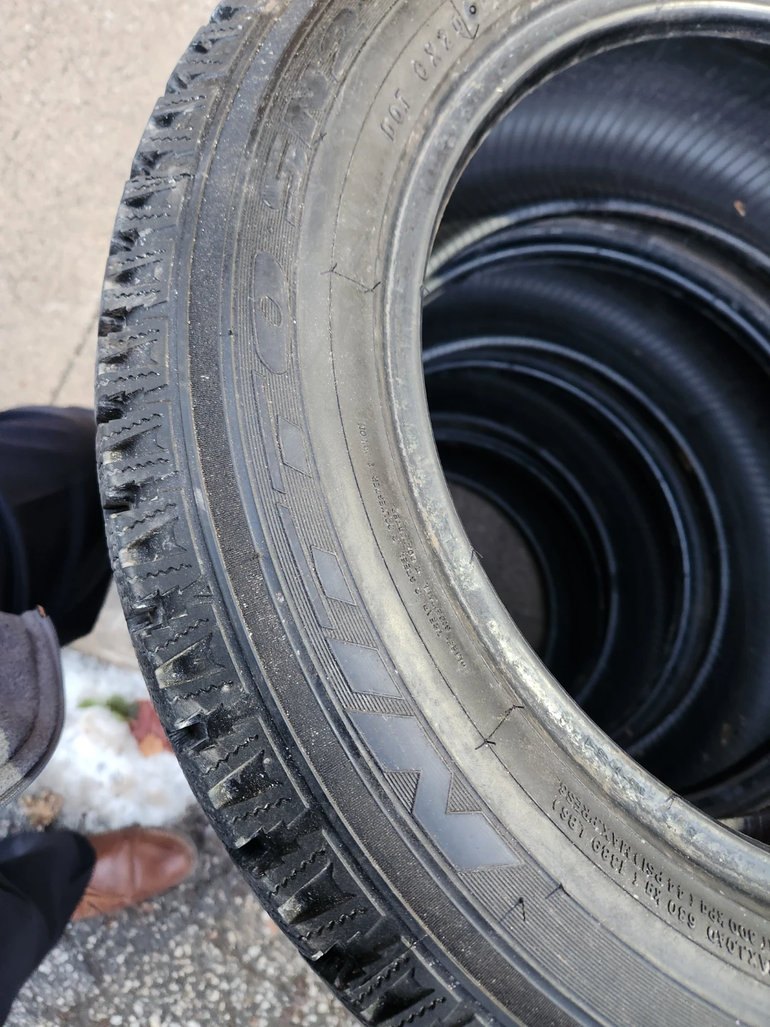 Set of 4 Nitto Winter Tires - 205/60R16 - photo 4