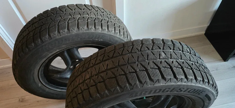 2 Bridgestone Winter Tires image indicator(2)