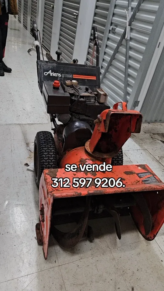 Ariens ST824 Snowblower