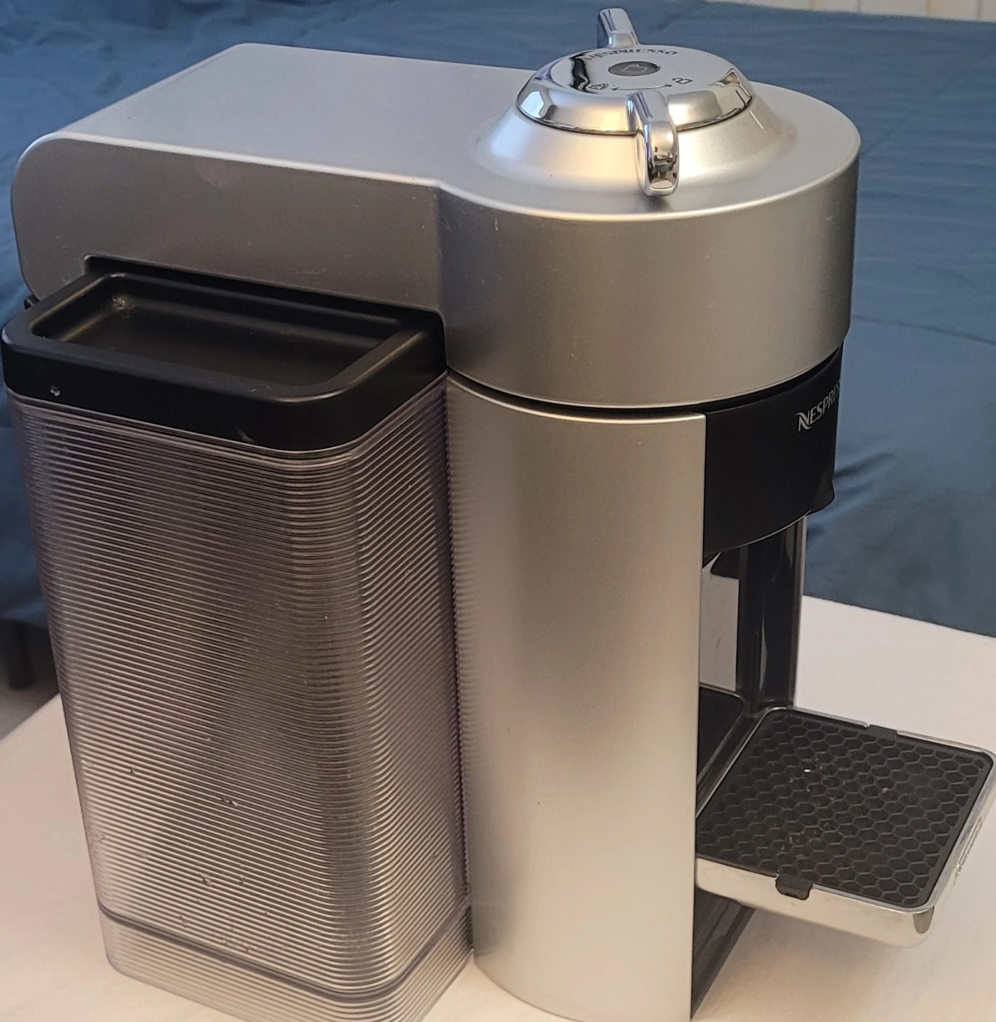 Nespresso Vertuo Evoluo Coffee Machine + Aeroccino Milk Frother - photo 3