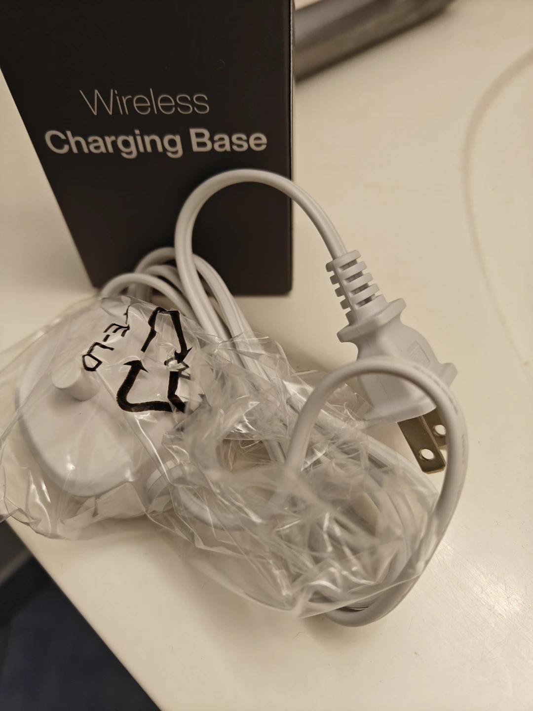 Wireless toothbrush charger