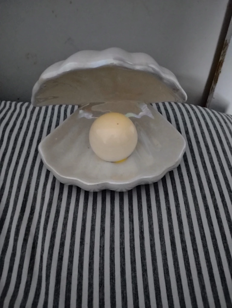 Vintage Pearl Clam Shell Lamp