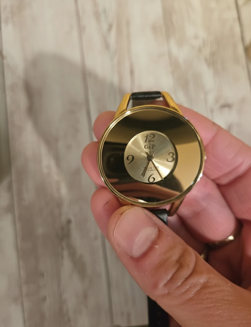 V&P Watch - Gold Tone