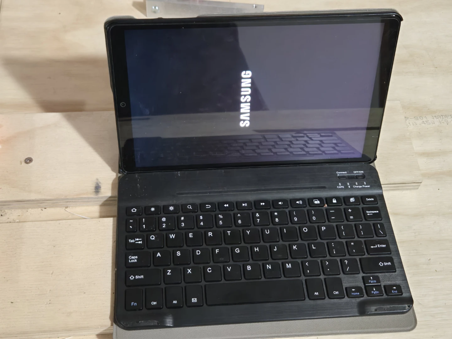 Samsung a4 tablet with magnetic wireless keyboard/case