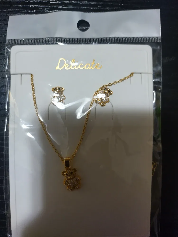 Earing and necklace set