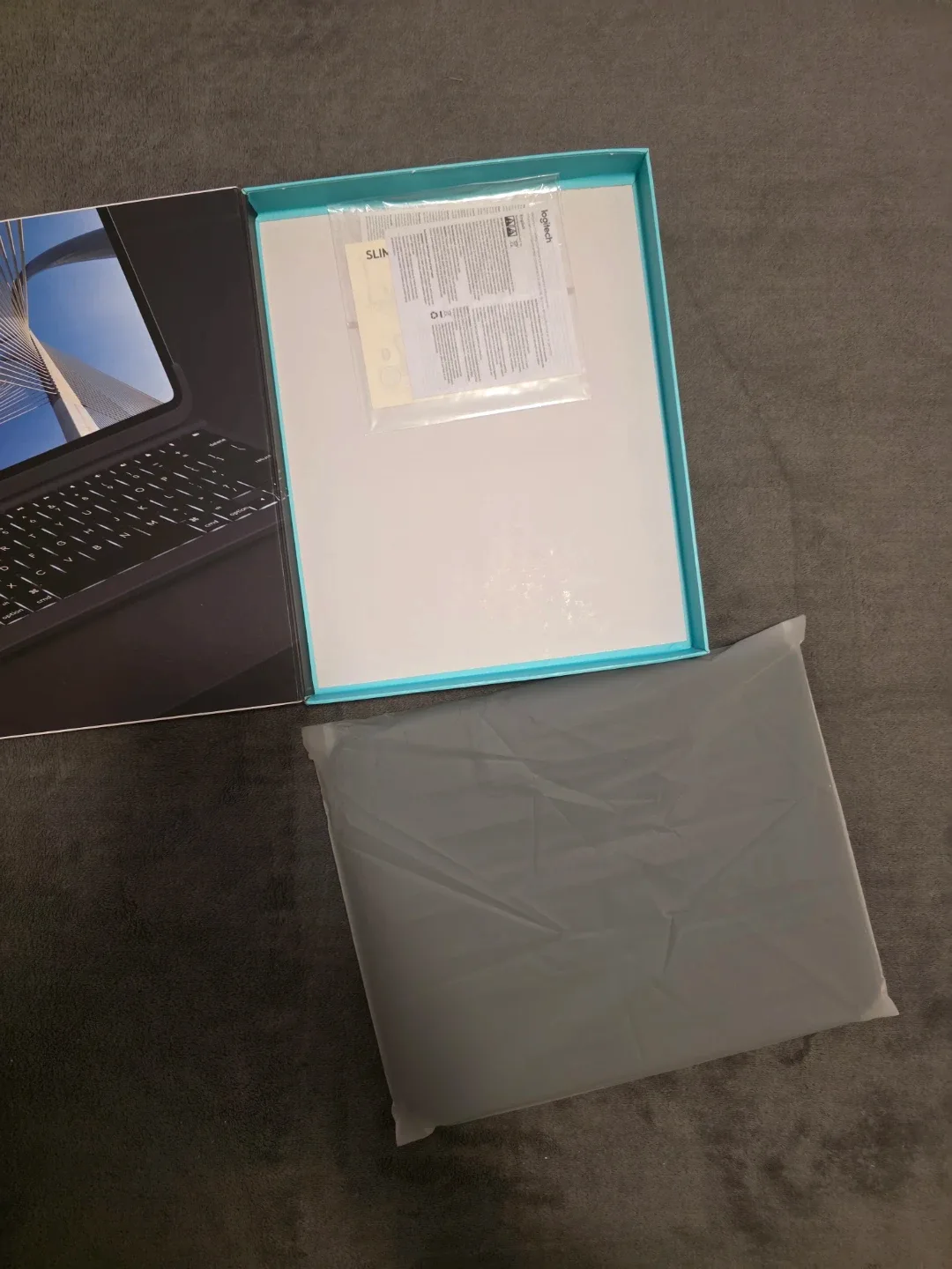 Logitech Slim Folio Pro Keyboard For Apple iPad Pro 12.9" image indicator(3)