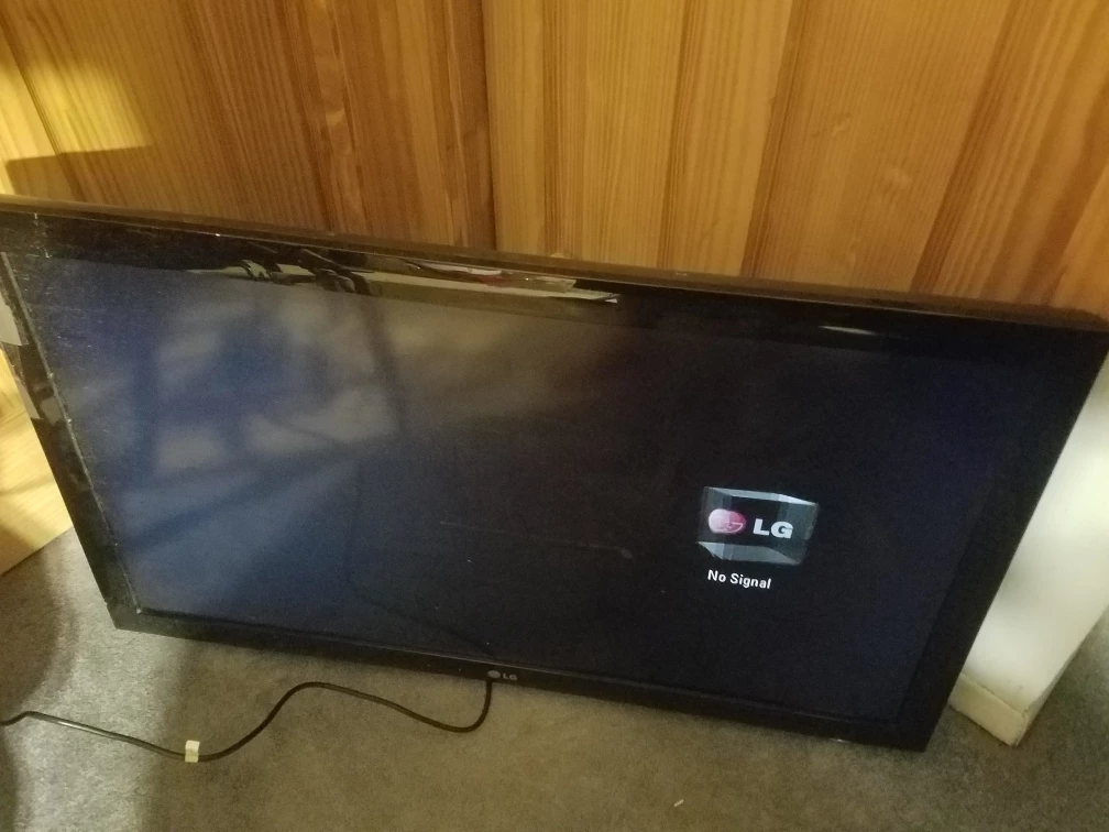 LG 42LD450 42" LCD TV