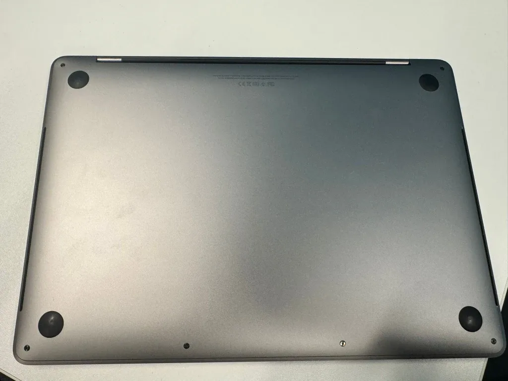 Apple MacBook 2018 image indicator(2)