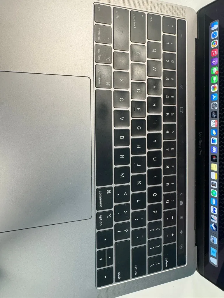 Apple MacBook 2018 image indicator(3)