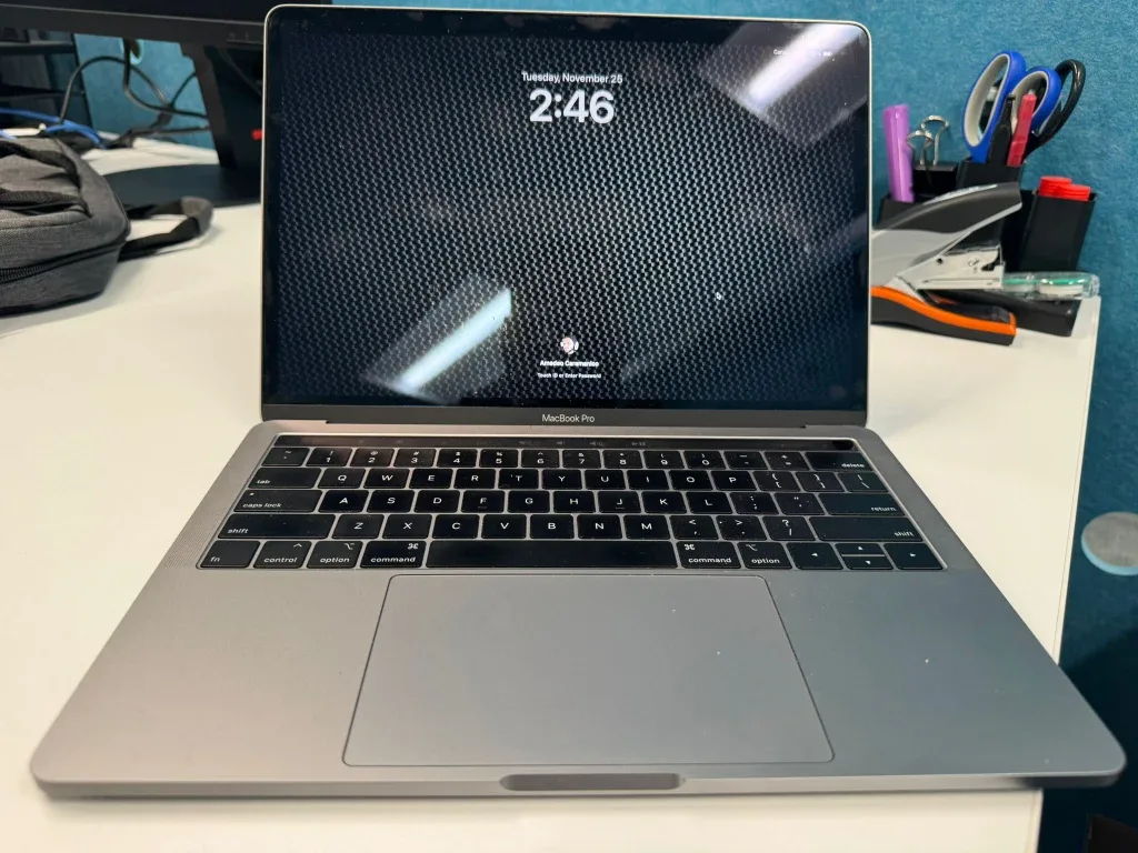 Apple MacBook 2018 image indicator(4)