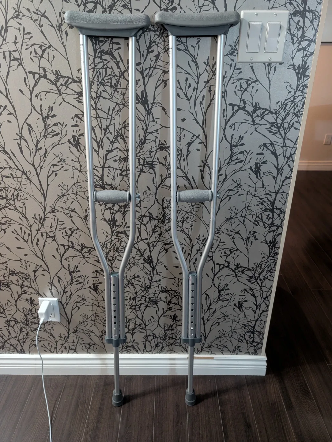 NEW Adjustable Aluminum Crutches