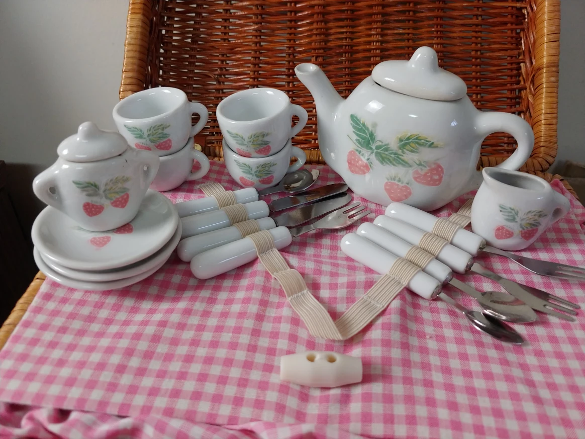 Vintage Strawberry Tea Set in Wicker Basket - photo 2