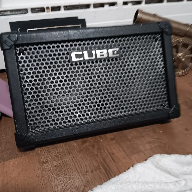 Roland Cube Guitar Amplifier