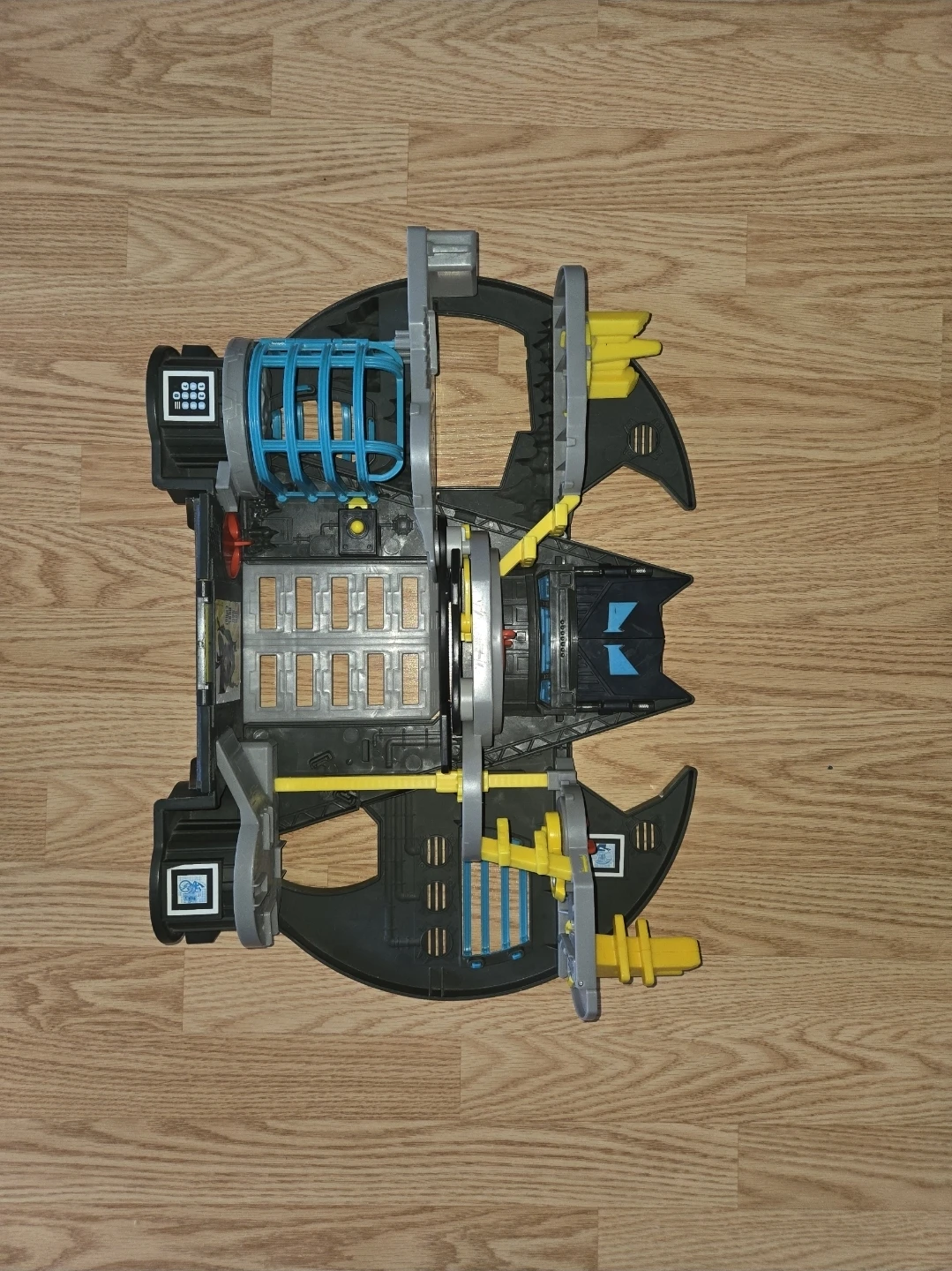 Fisher-Price DC Super Friends Batcave - photo 2