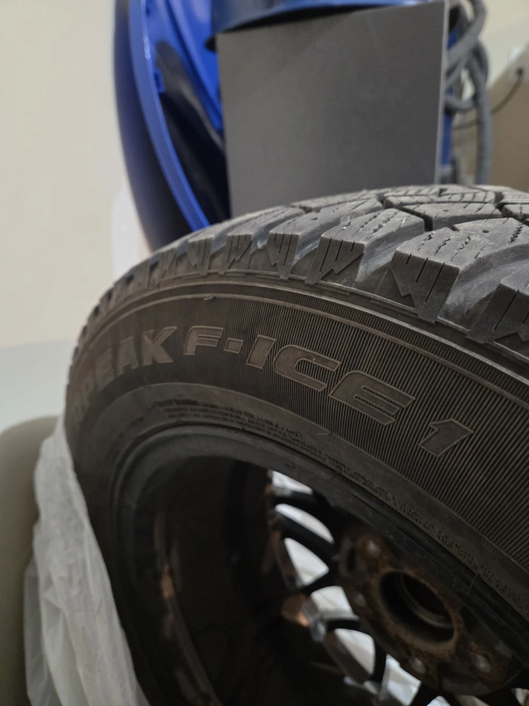 Falken Peak Ice 1 215/60R16 Tire - photo 2