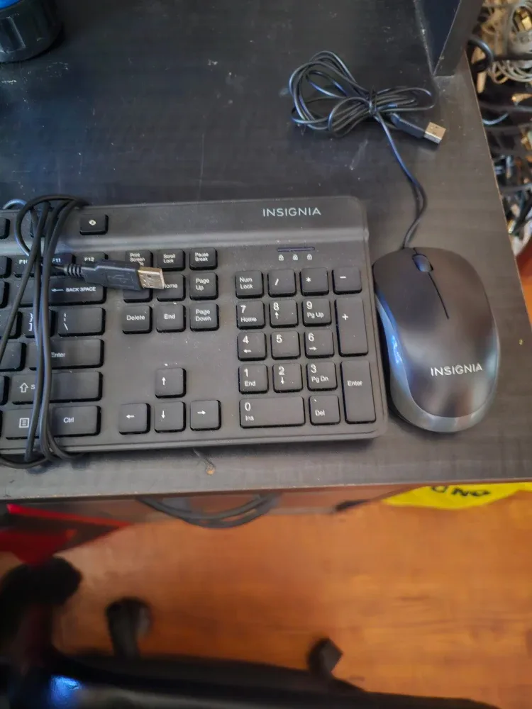 Insignia keyboard +mouse set