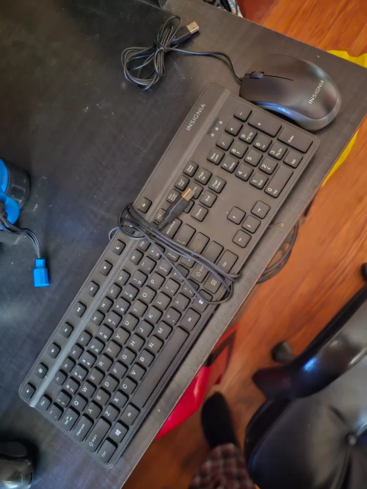 Insignia keyboard +mouse set image indicator(3)