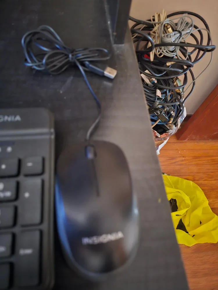 Insignia keyboard +mouse set image indicator(4)