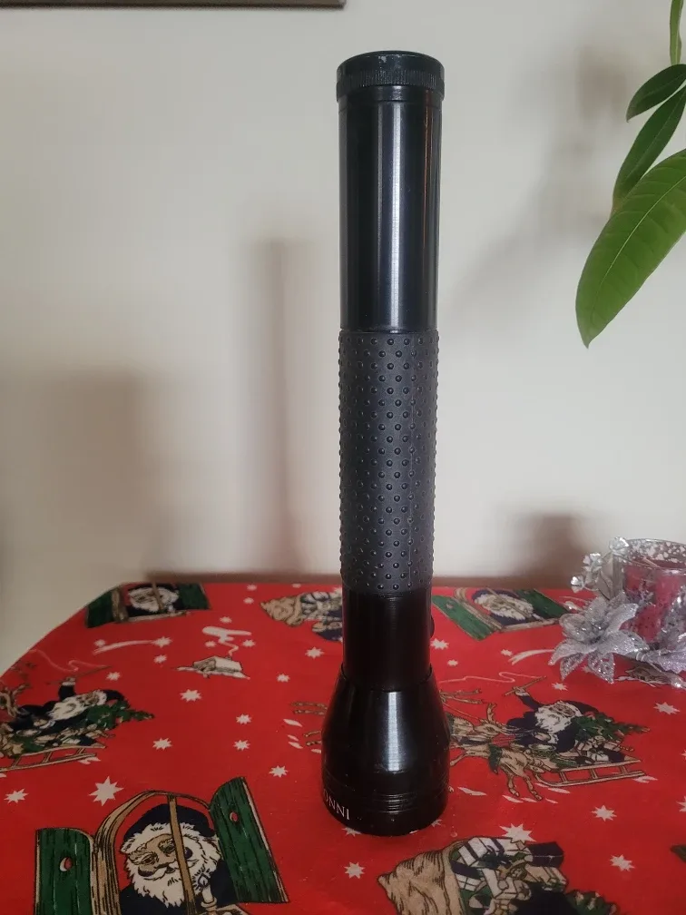 Innovage Black Flashlight without Batteries #clearout