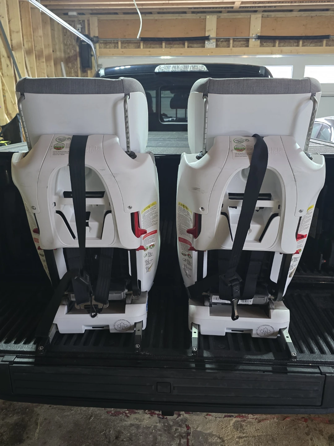 Clek Foonf Convertible Car Seats – Pair – Excellent Condition - photo 4