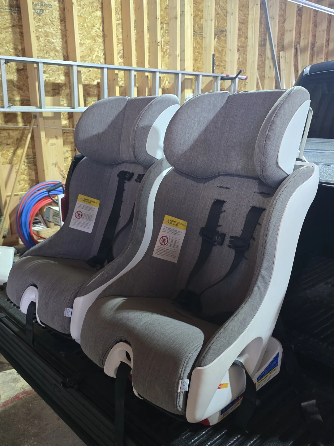 Clek Foonf Convertible Car Seats – Pair – Excellent Condition - photo 5