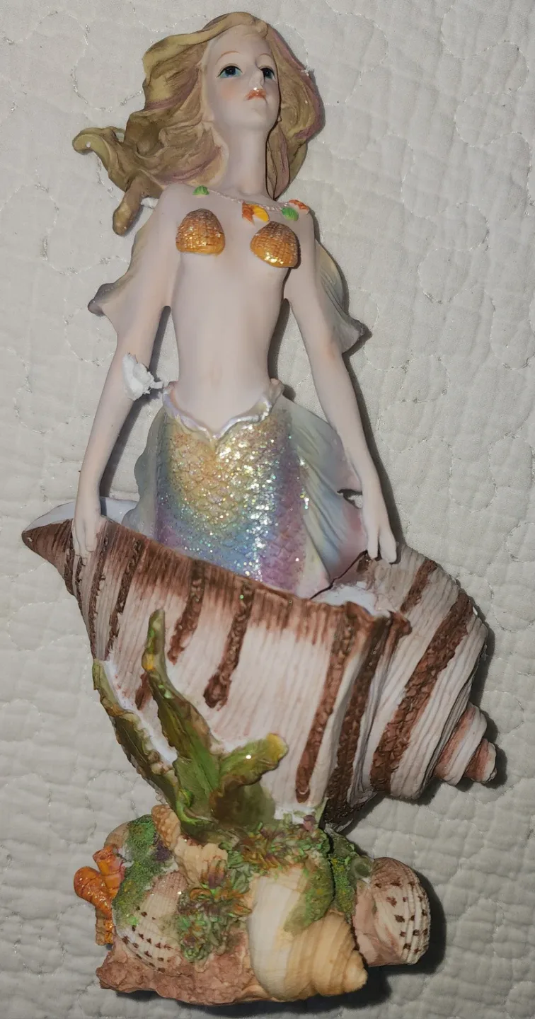 New Shimmering Mermaid Figurine – Sparkly Tail • Seashell
