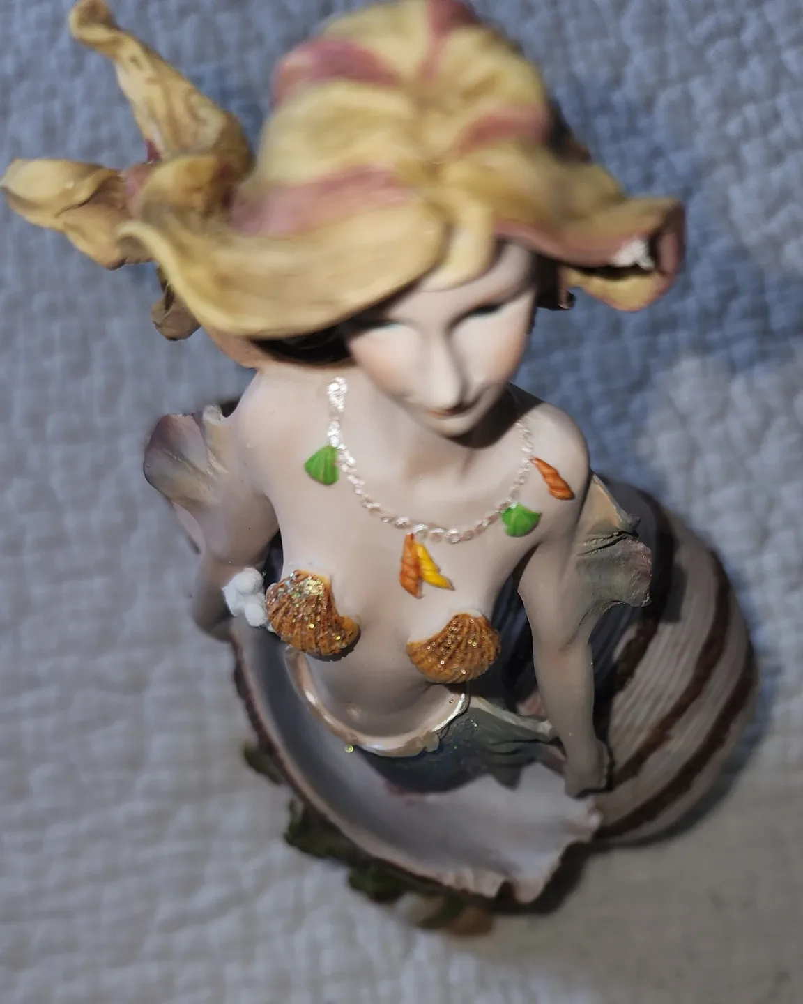 New Shimmering Mermaid Figurine – Sparkly Tail • Seashell image indicator(4)