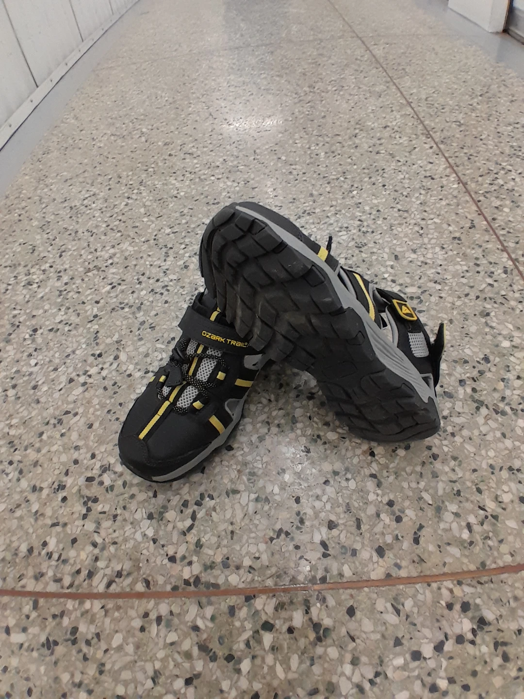 Ozark Trail  Sandals - Black/Yellow Men's Size 9 - photo 4
