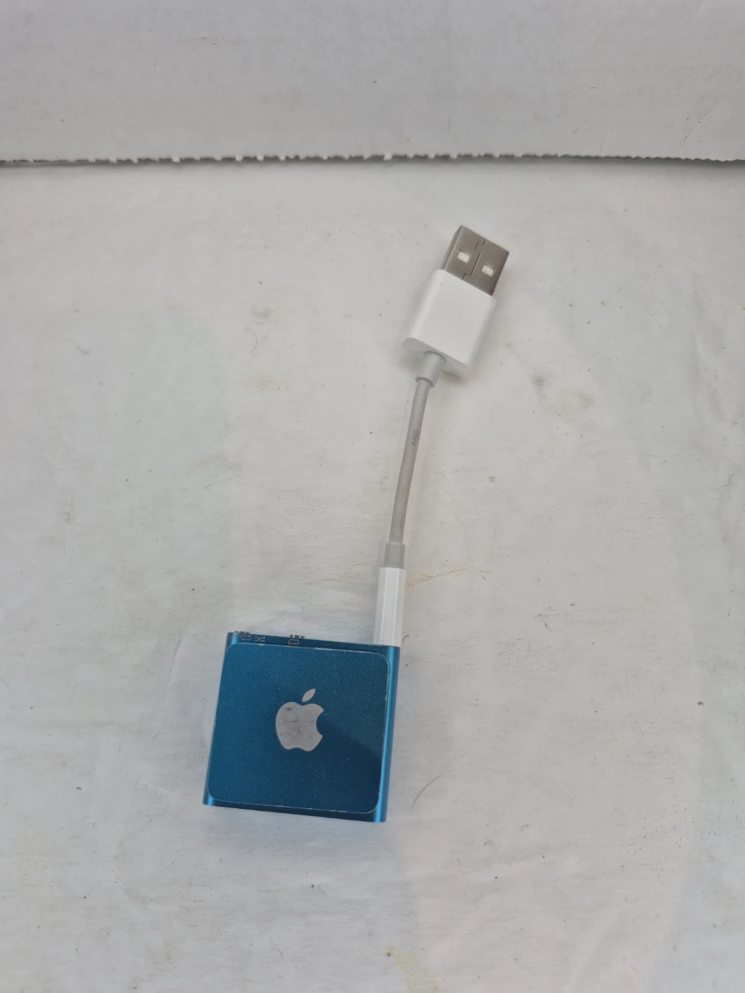 Apple iPod Shuffle 4th Gen Blue with Charger - photo 2