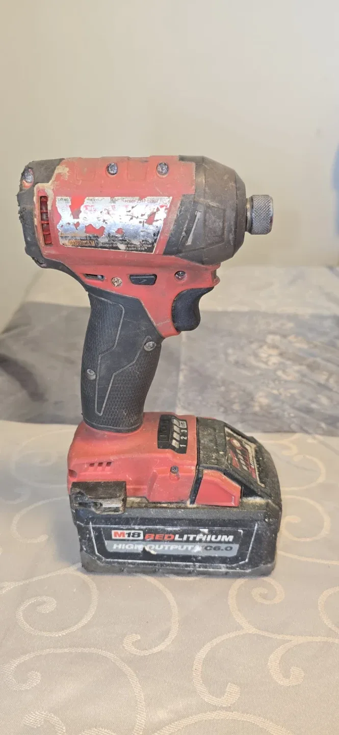 Milwaukee M18 Cordless Impact Driver image indicator(2)